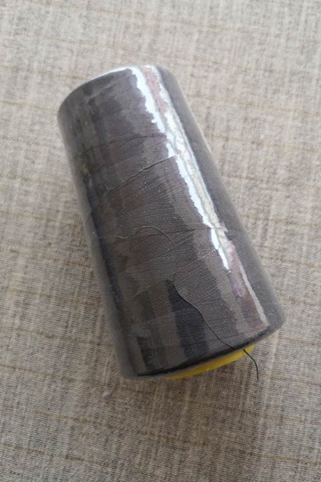 Overlocker/serger thread, 100% polyester, 5000 yds (dark grey)