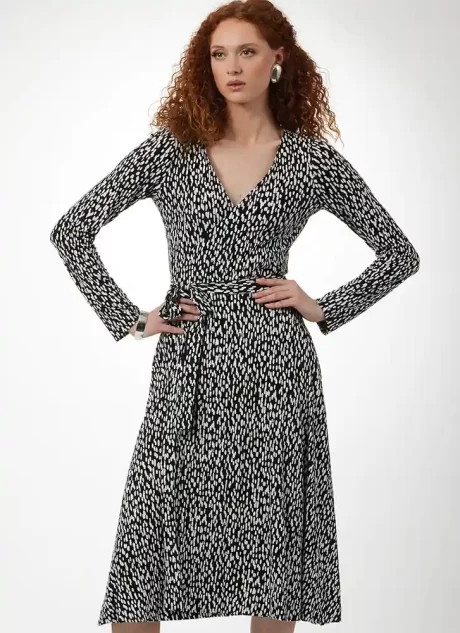 V2060 Misses' Wrap Dress Worn Forward or Backward by Diane Von Furstenberg