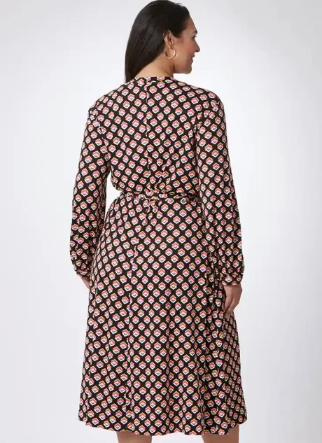 V2081 Misses' Wrap Dress by Diane Von Furstenberg - Image 21