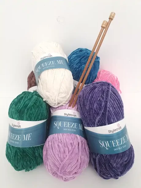 Squeeze Me, DK (Chenille Yarn)